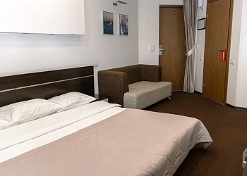 Стандарт с диваном